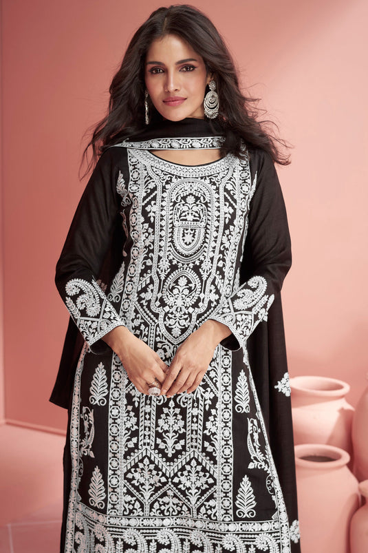 Vartika Singh Black Color Georgette Fabric Tempting Festive Look Palazzo Suit